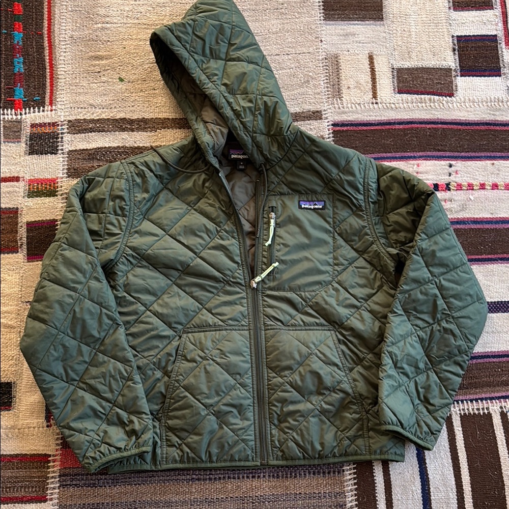 Patagonia Women’s medium Green Quilted Hooded Jacket